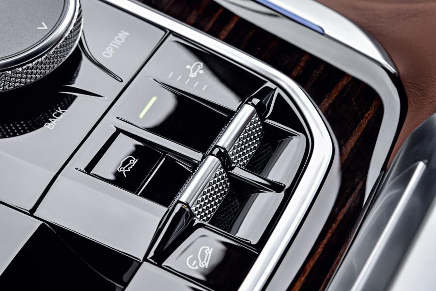 Детали интерьера BMW X5 xDrive30d M Sport (G05) 2018 года  (WW) (фото 37 из 75)
